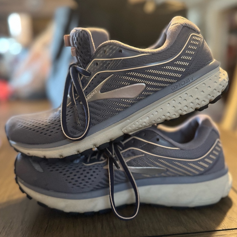 Brooks women’s 6.5. Ghost 12.